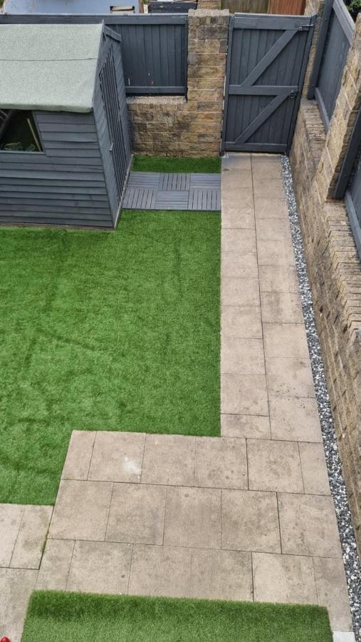 Clariturf - 4 Bedroom Semi - Private Parking Near Turf Moor, Town Centre, Transport And Motorway Links Next To Canal, 3 Parks And Lake - Sky And Netflix بيرنلي المظهر الخارجي الصورة