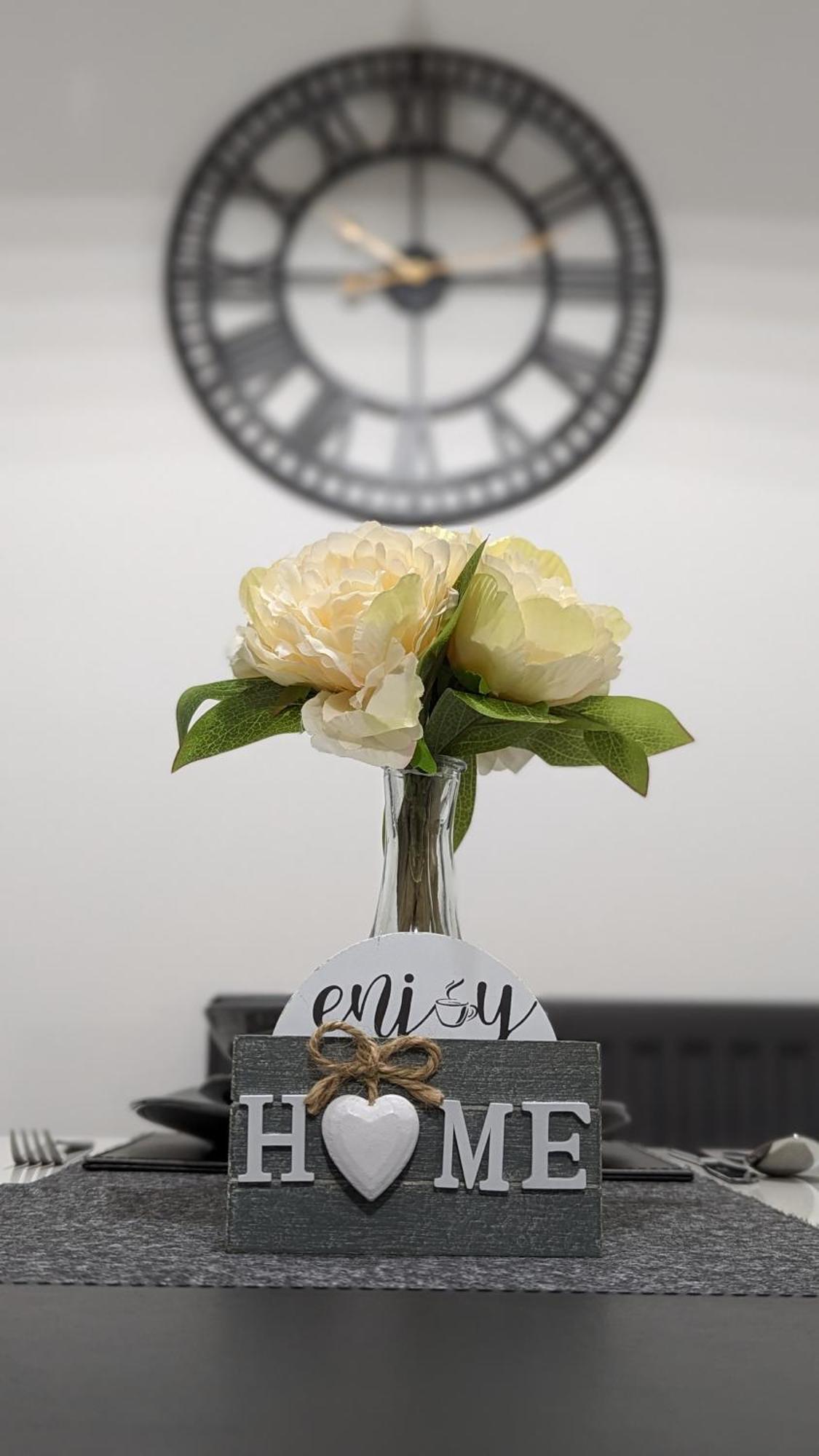 Clariturf - 4 Bedroom Semi - Private Parking Near Turf Moor, Town Centre, Transport And Motorway Links Next To Canal, 3 Parks And Lake - Sky And Netflix بيرنلي المظهر الخارجي الصورة